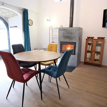 La Lauze De Marijoulet 2/4 Personnes Holiday home
